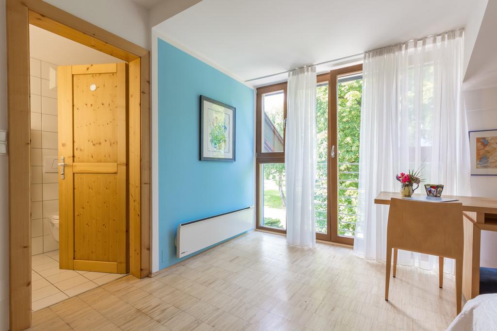Fruehstueckspension "Schlosswirt" Ossiach Bagian luar foto