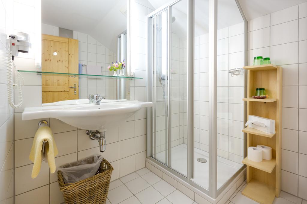 Fruehstueckspension "Schlosswirt" Ossiach Bagian luar foto